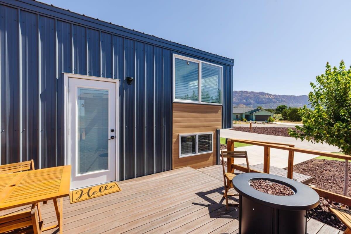 Modern Home With Private Hot Tub Apple Valley ภายนอก รูปภาพ